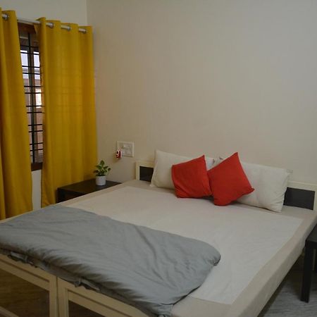 Chirpy Co-Living Space & Hostel Бангалор Экстерьер фото