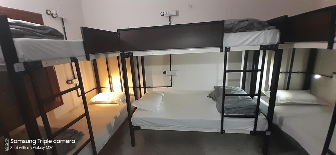 Chirpy Co-Living Space & Hostel Бангалор Экстерьер фото