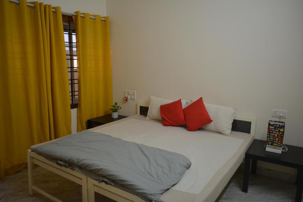 Chirpy Co-Living Space & Hostel Бангалор Экстерьер фото